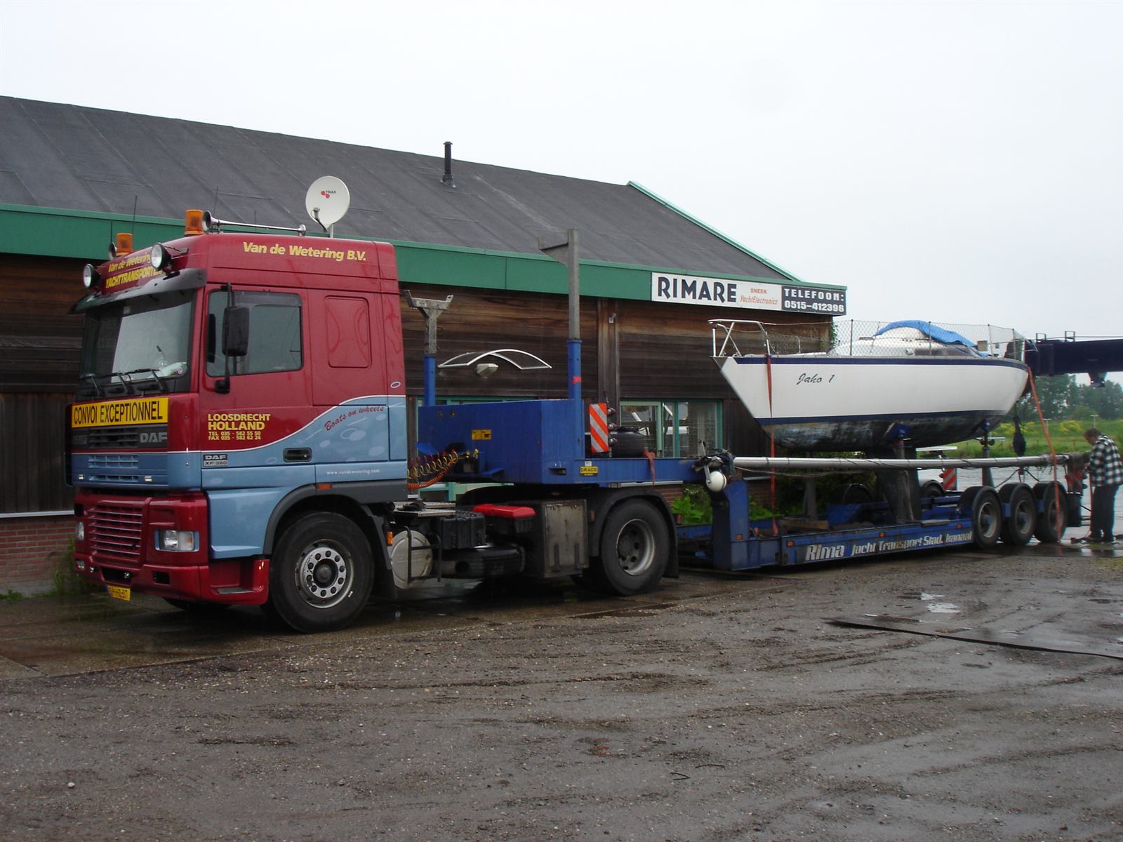 Jaho 1 op transport vanuit Sneek naar Huizen, mei 2005